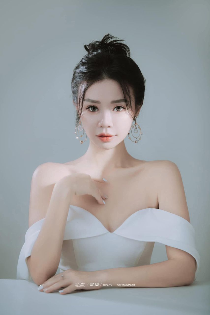 Make-up — Makeup Look 06 | Gold Lady Palace Seremban gown rental